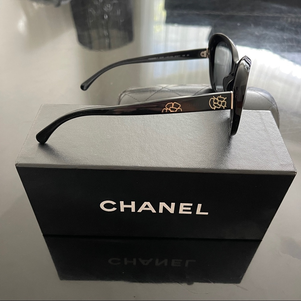 Chanel sunglasses - Picture 3 of 4